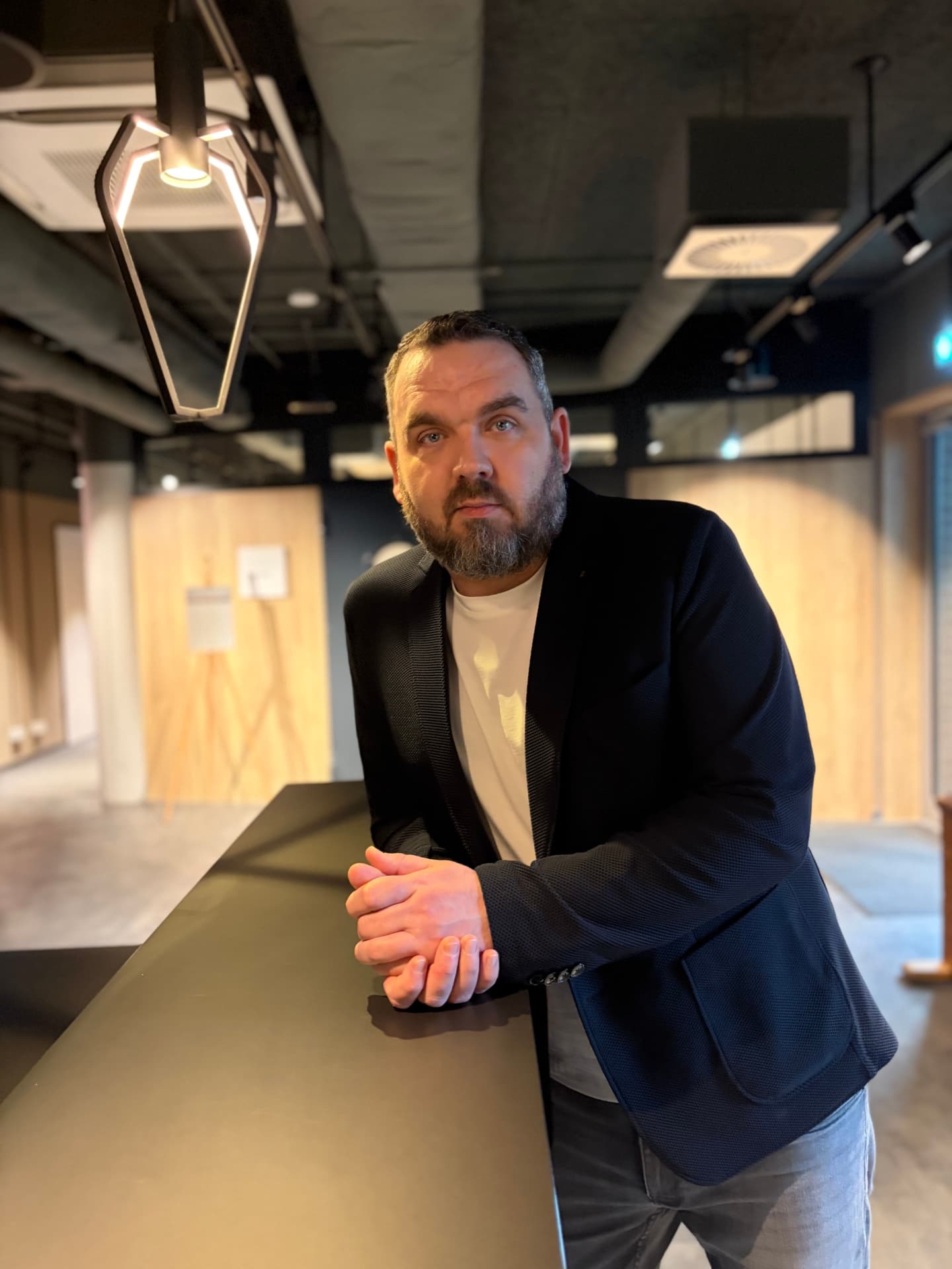 Oliver Ulbrich, Unternehmensberater und Sparringspartner, am Arbeitstisch